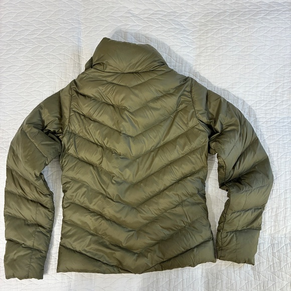 Patagonia Women's Prow Down Jacket, Fatigue Green, Small, EUC - Picture 3 of 10